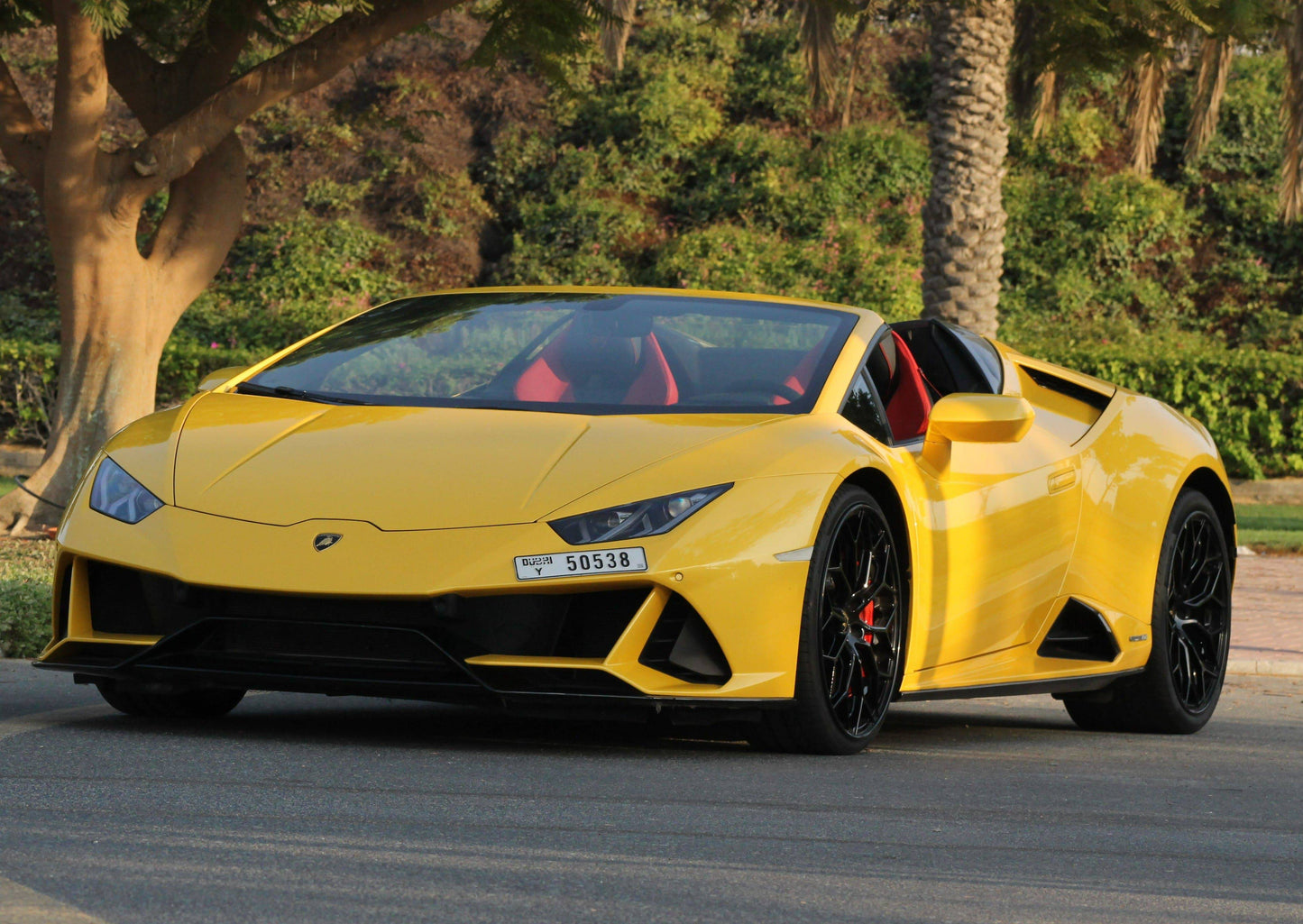 Lamborghini Huracan Evo Spyder 2023 or alternative - California Luxury Car Rental LLC