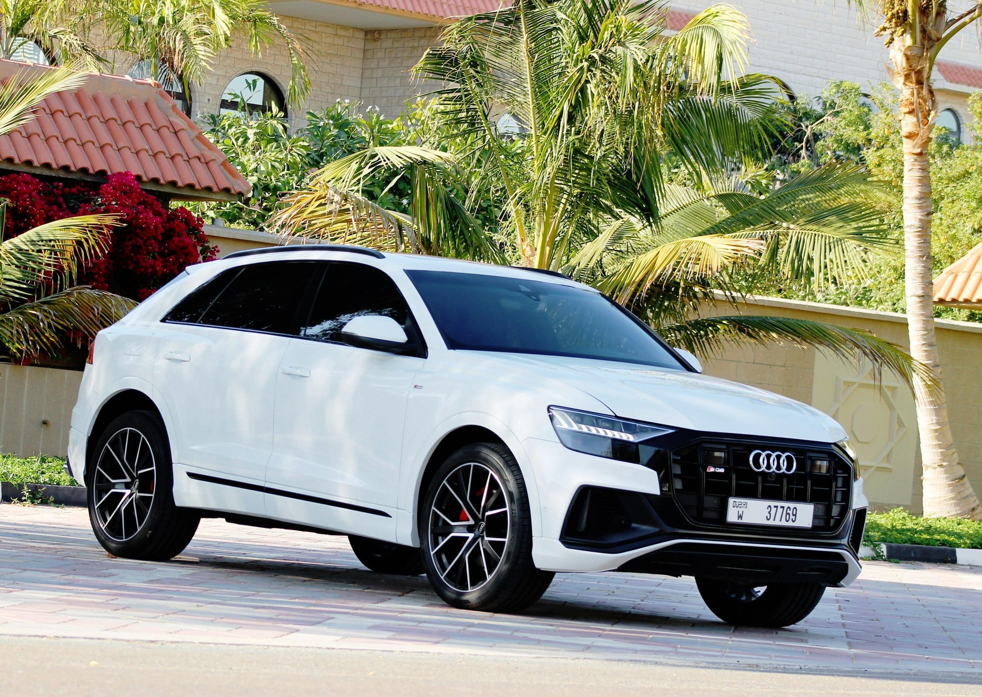 Audi Q8 2022 or alternative - California Luxury Car Rental LLC