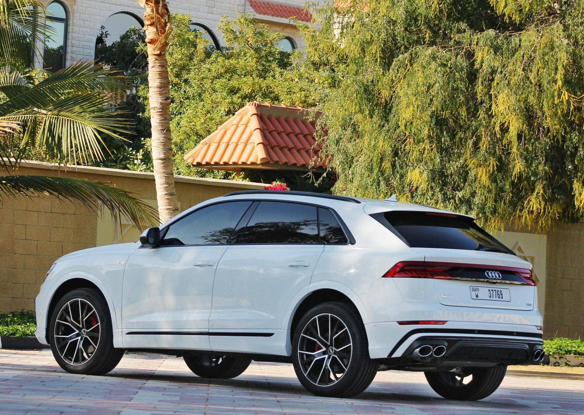 Audi Q8 2022 or alternative - California Luxury Car Rental LLC